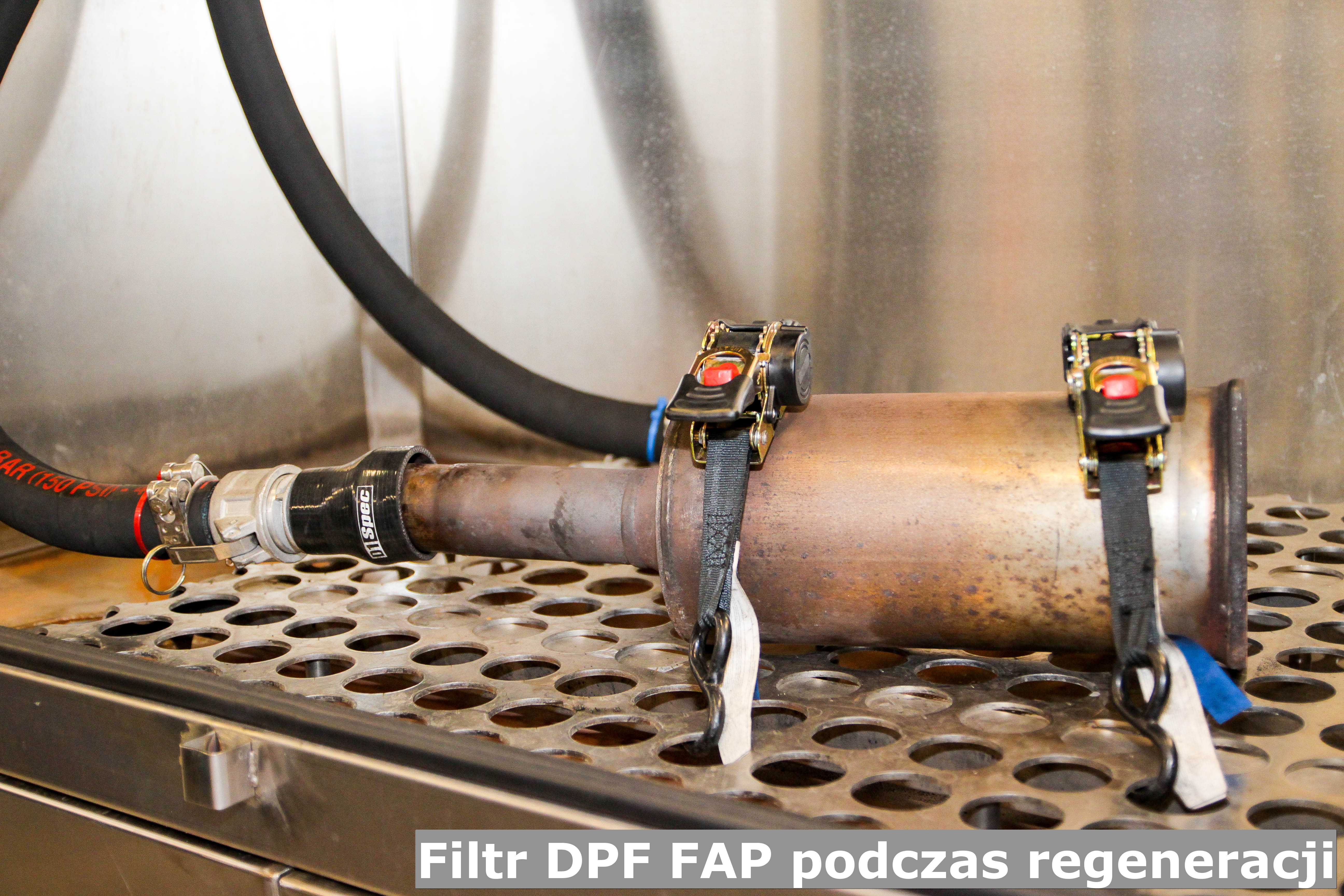 Budowa filtrów DPF i FAP oraz katalizatorów samochodowych