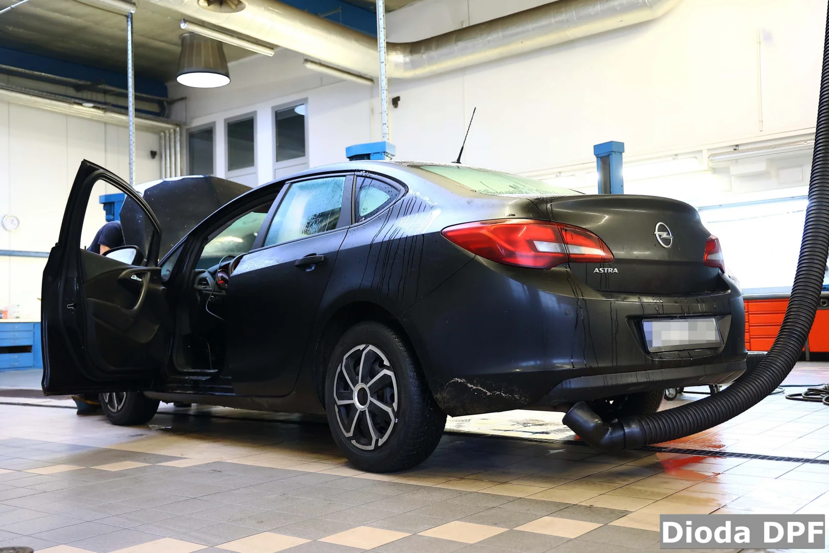 Sprawdzanie filtra DPF w samochodzie osobowym Opel Astra