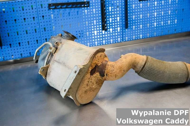 Filtr DPF z Volkswagena Caddy przed procesem regeneracji