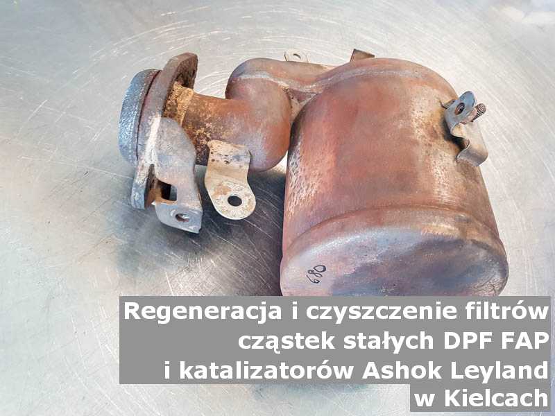 Naprawiony filtr marki Ashok Leyland, w pracowni regeneracji na stole, w Kielcach.