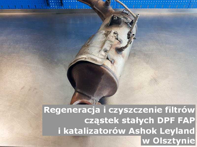 Wyczyszczony katalizator samochodowy marki Ashok Leyland, na stole w pracowni regeneracji, w Olsztynie.
