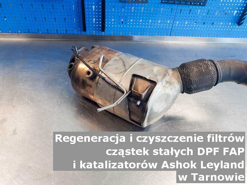 Zregenerowany katalizator SCR marki Ashok Leyland, w pracowni regeneracji na stole, w Tarnowie.