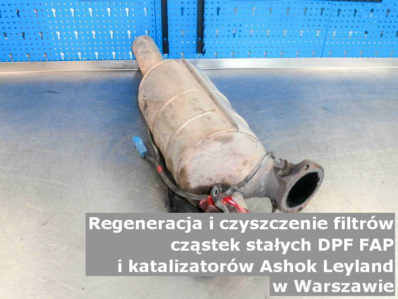 Płukany filtr cząstek stałych marki Ashok Leyland, w pracowni regeneracji, w Warszawie.