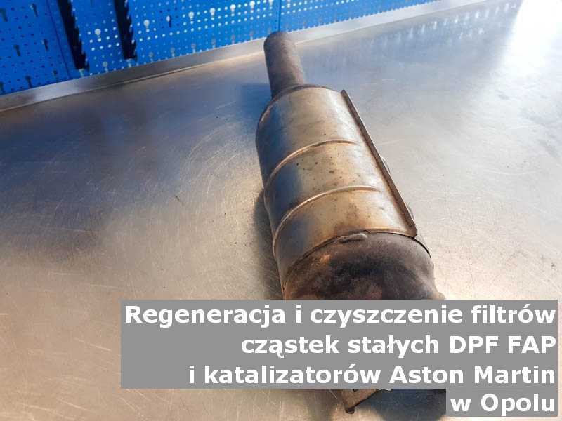 Płukany katalizator utleniający marki Aston Martin, w pracowni laboratoryjnej, w Opolu.