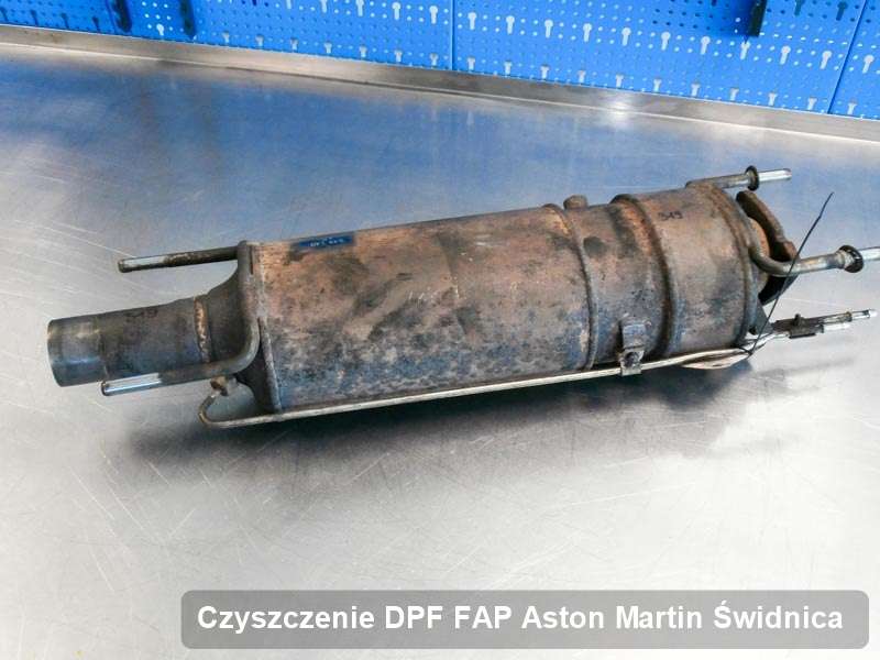Filtr cząstek stałych DPF do samochodu marki Aston Martin w Świdnicy naprawiony w specjalnym urządzeniu, gotowy do wysyłki