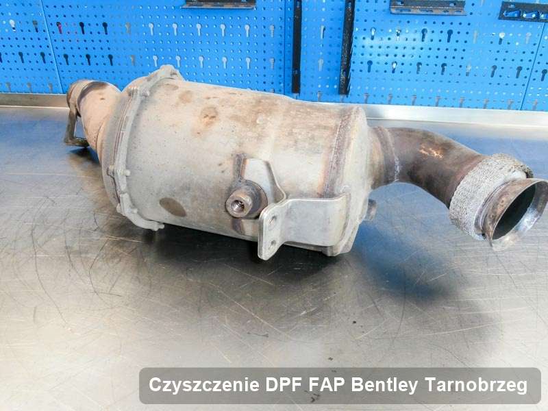 Filtr DPF układu redukcji emisji spalin do samochodu marki Bentley w Tarnobrzegu naprawiony w specjalnym urządzeniu, gotowy do wysyłki