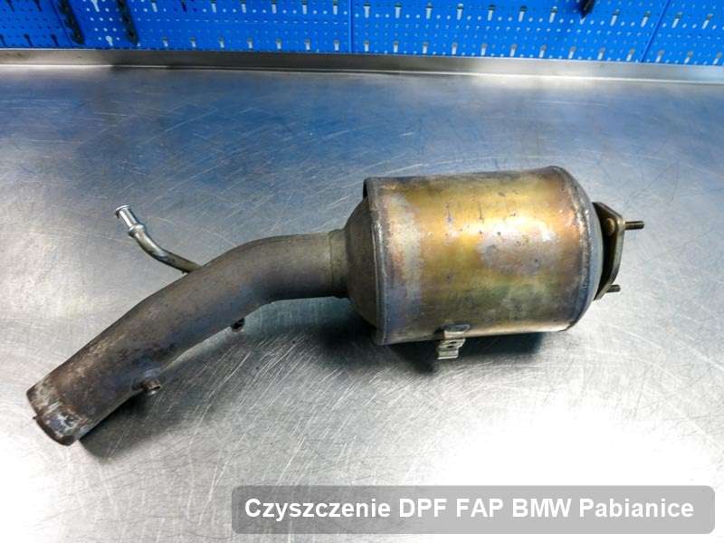 Filtr cząstek stałych FAP do samochodu marki BMW w Pabianicach naprawiony w specjalistycznym urządzeniu, gotowy do zamontowania