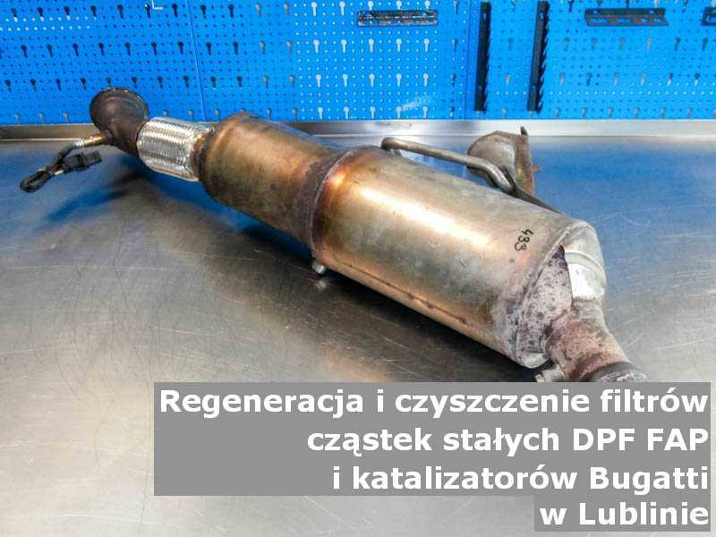 Wypalony z sadzy filtr cząstek stałych DPF/FAP marki Bugatti, w pracowni regeneracji, w Lublinie.