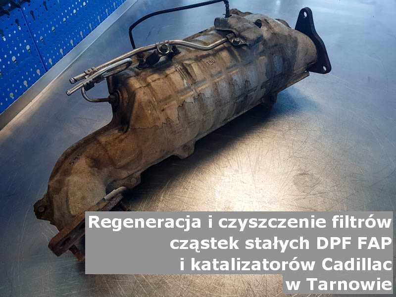 Czyszczony katalizator SCR marki Cadillac, w warsztacie na stole, w Tarnowie.