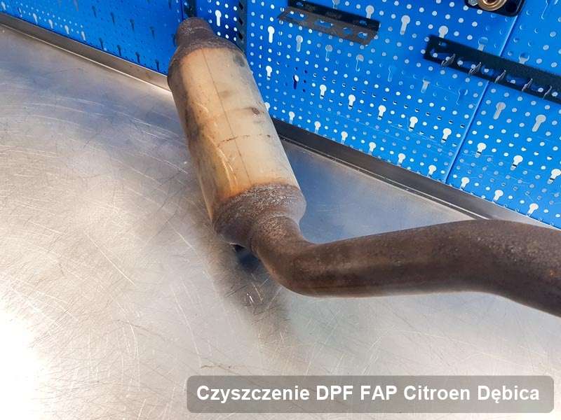Filtr DPF układu redukcji emisji spalin do samochodu marki Citroen w Dębicy wyczyszczony na odpowiedniej maszynie, gotowy spakowania