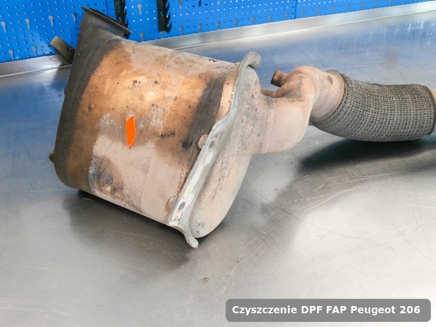 Filtr cząstek stałych DPF Peugeot 206 naprawiony w specjalistycznym urządzeniu gotowy do instalacji