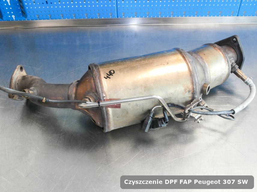 Filtr DPF układu redukcji emisji spalin Peugeot 307 SW oczyszczony w dedykowanym urządzeniu gotowy do instalacji