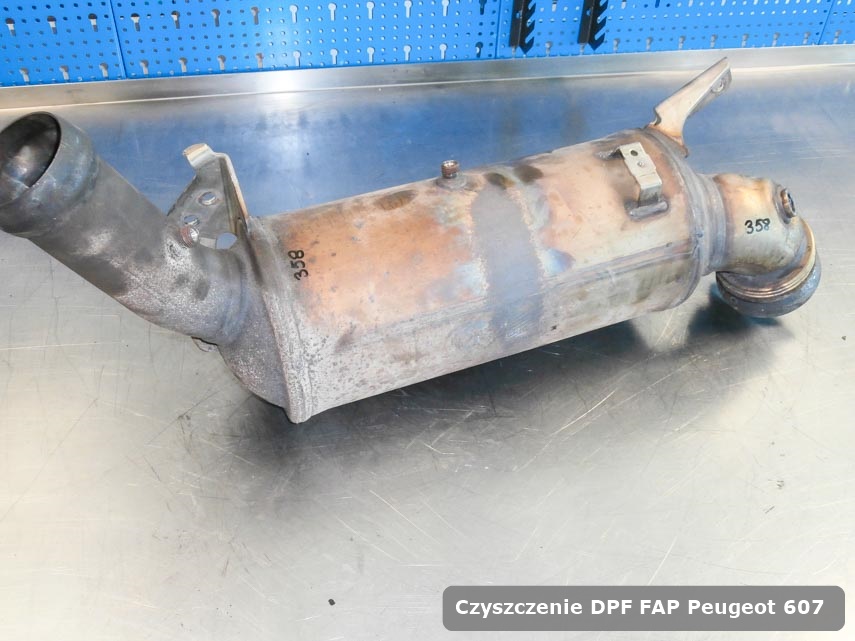 Filtr cząstek stałych DPF Peugeot 607 oczyszczony na specjalistycznej maszynie gotowy do wysyłki