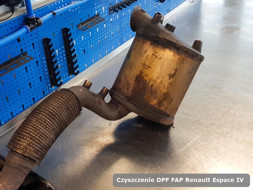 Filtr DPF układu redukcji emisji spalin Renault Espace IV wyczyszczony na specjalnej maszynie gotowy spakowania