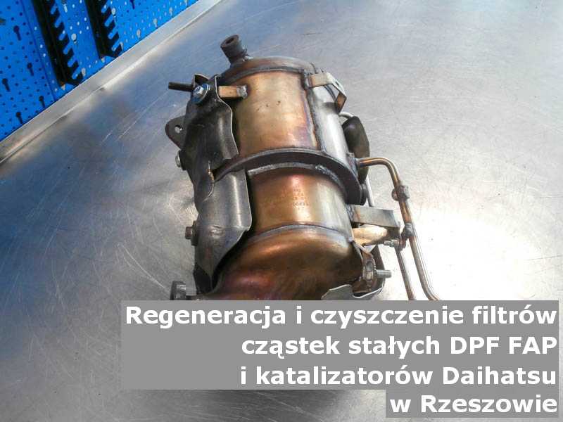 Regenerowany filtr cząstek stałych GPF marki Daihatsu, w warsztatowym laboratorium, w Rzeszowie.