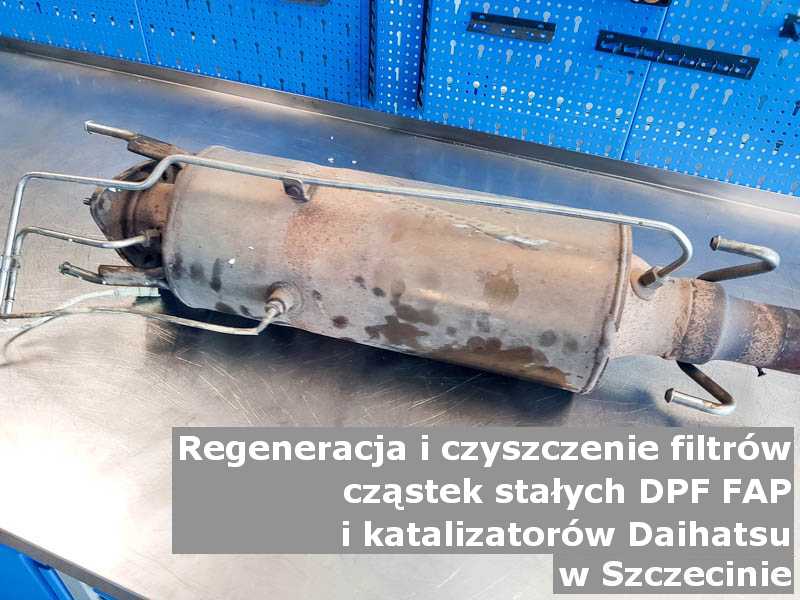 Regenerowany katalizator samochodowy marki Daihatsu, w pracowni regeneracji, w Szczecinie.