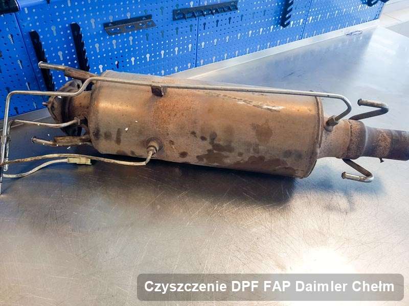 Filtr cząstek stałych do samochodu marki Daimler w Chełmie wyczyszczony w dedykowanym urządzeniu, gotowy do instalacji