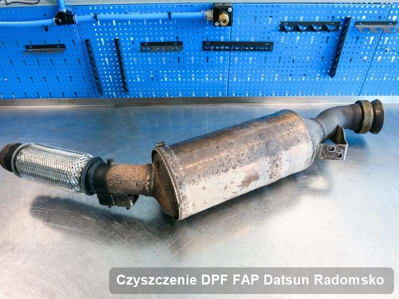 Filtr cząstek stałych do samochodu marki Datsun w Radomsku oczyszczony na odpowiedniej maszynie, gotowy spakowania