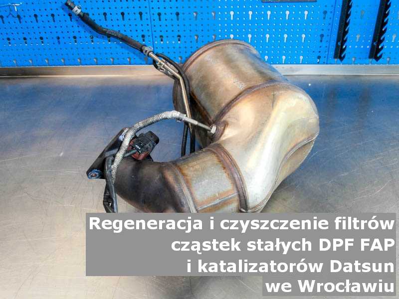 Regenerowany filtr DPF marki Datsun, w pracowni, w Wrocławiu.