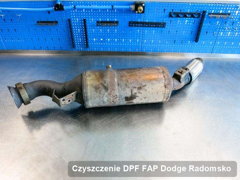 Filtr cząstek stałych do samochodu marki Dodge w Radomsku wyremontowany na specjalistycznej maszynie, gotowy do wysyłki