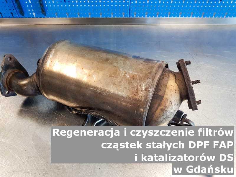 Wypalony katalizator samochodowy marki DS, w pracowni laboratoryjnej, w Gdańsku.