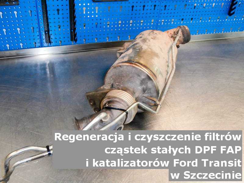 Wypalony z sadzy filtr cząstek stałych FAP marki Ford Transit, na stole, w Szczecinie.