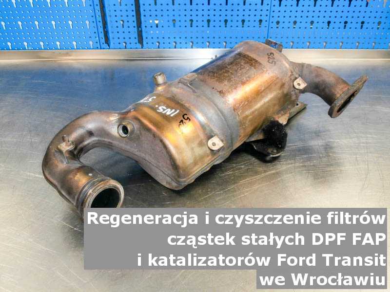 Naprawiany katalizator utleniający marki Ford Transit, w warsztatowym laboratorium, w Wrocławiu.