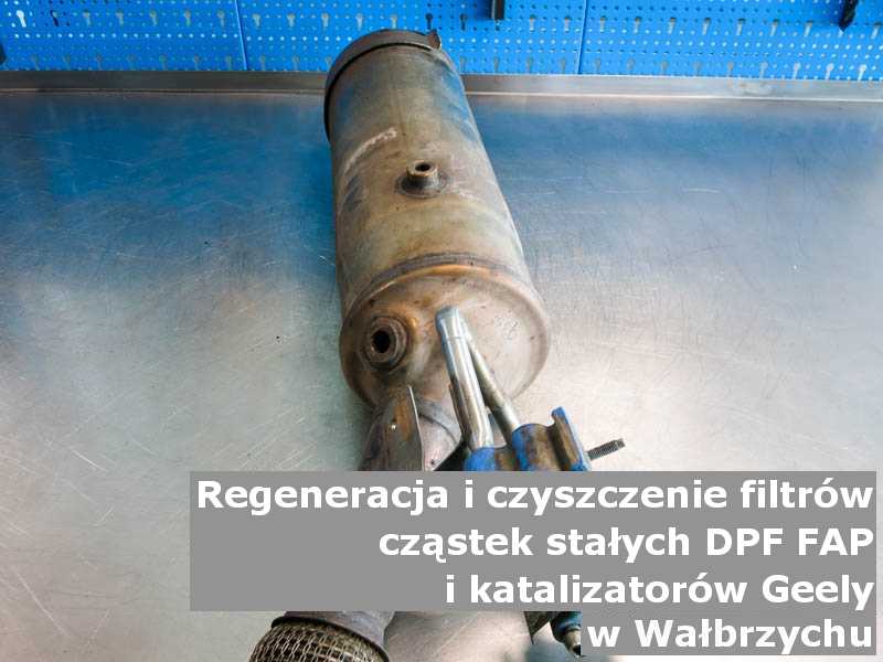 Umyty filtr cząstek stałych DPF marki Geely, w pracowni regeneracji, w Wałbrzychu.