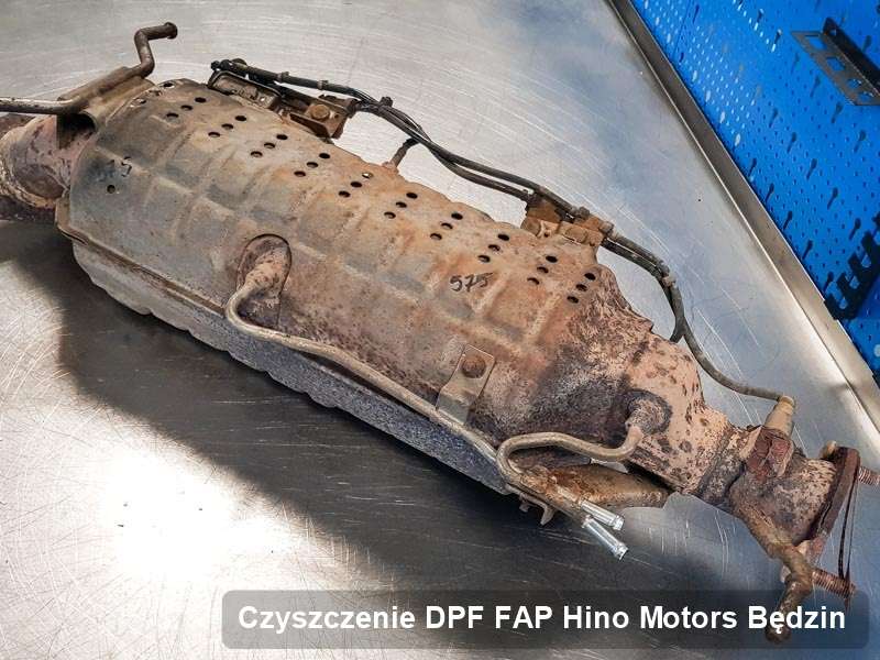 Filtr DPF układu redukcji emisji spalin do samochodu marki Hino Motors w Będzinie wypalony na dedykowanej maszynie, gotowy do wysyłki