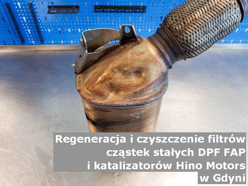 Regenerowany filtr cząstek stałych DPF marki Hino Motors, w pracowni regeneracji, w Gdyni.