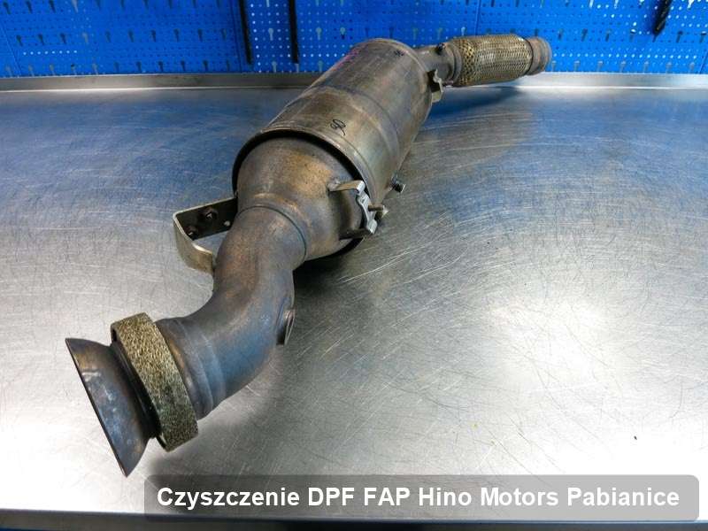 Filtr cząstek stałych FAP do samochodu marki Hino Motors w Pabianicach naprawiony na odpowiedniej maszynie, gotowy do montażu