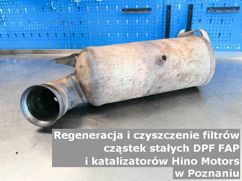 Wypłukany filtr cząstek stałych DPF marki Hino Motors, w pracowni regeneracji, w Poznaniu.