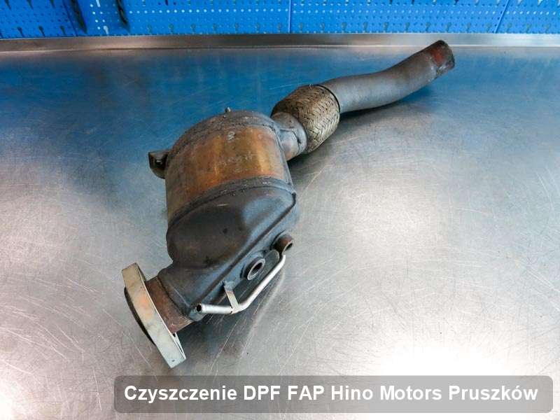 Filtr DPF i FAP do samochodu marki Hino Motors w Pruszkowie naprawiony na specjalnej maszynie, gotowy do zamontowania