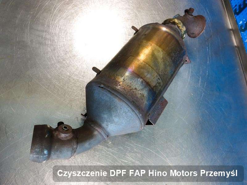 Filtr cząstek stałych DPF do samochodu marki Hino Motors w Przemyślu naprawiony w specjalistycznym urządzeniu, gotowy do montażu