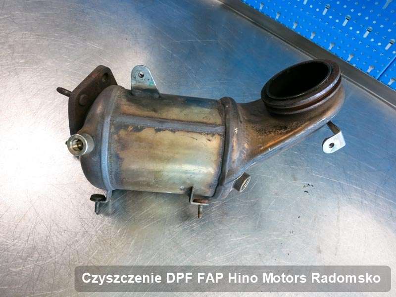 Filtr cząstek stałych DPF do samochodu marki Hino Motors w Radomsku wyczyszczony na specjalnej maszynie, gotowy do zamontowania