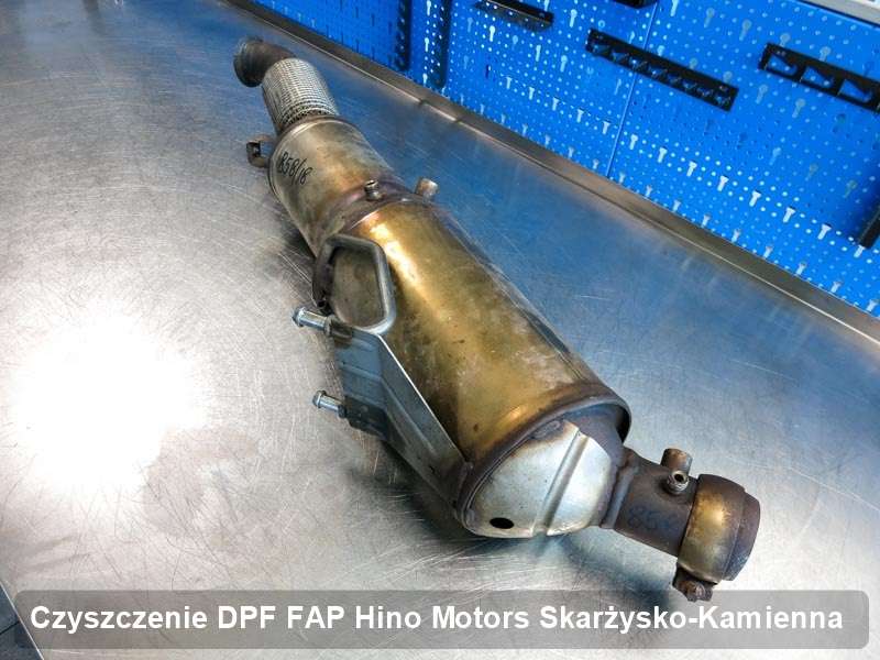 Filtr cząstek stałych do samochodu marki Hino Motors w Skarżysku-Kamiennej oczyszczony na specjalnej maszynie, gotowy do wysyłki