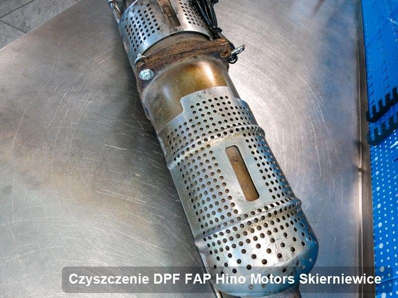 Filtr cząstek stałych DPF do samochodu marki Hino Motors w Skierniewicach wyczyszczony w specjalnym urządzeniu, gotowy spakowania