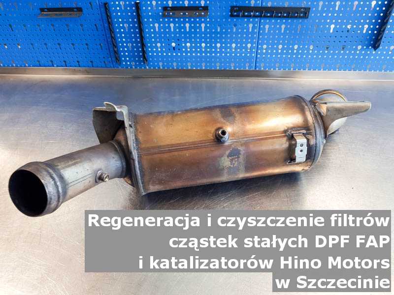 Myty katalizator utleniający marki Hino Motors, w warsztacie na stole, w Szczecinie.