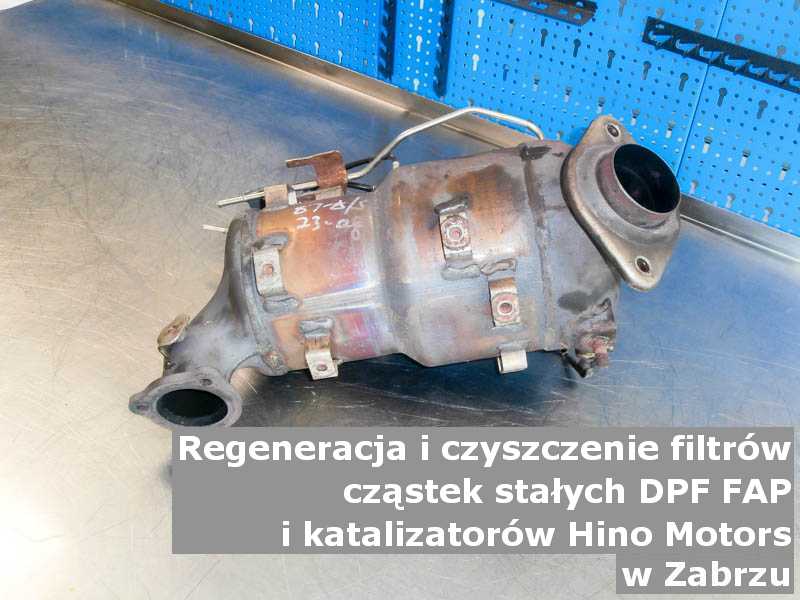 Płukany filtr cząstek stałych FAP marki Hino Motors, w pracowni laboratoryjnej, w Zabrzu.