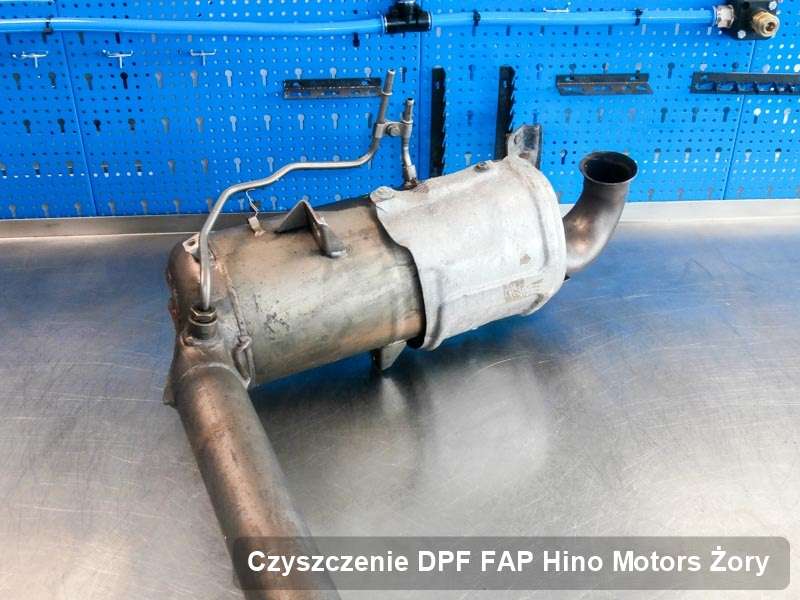 Filtr DPF do samochodu marki Hino Motors w Żorach zregenerowany w dedykowanym urządzeniu, gotowy do wysyłki