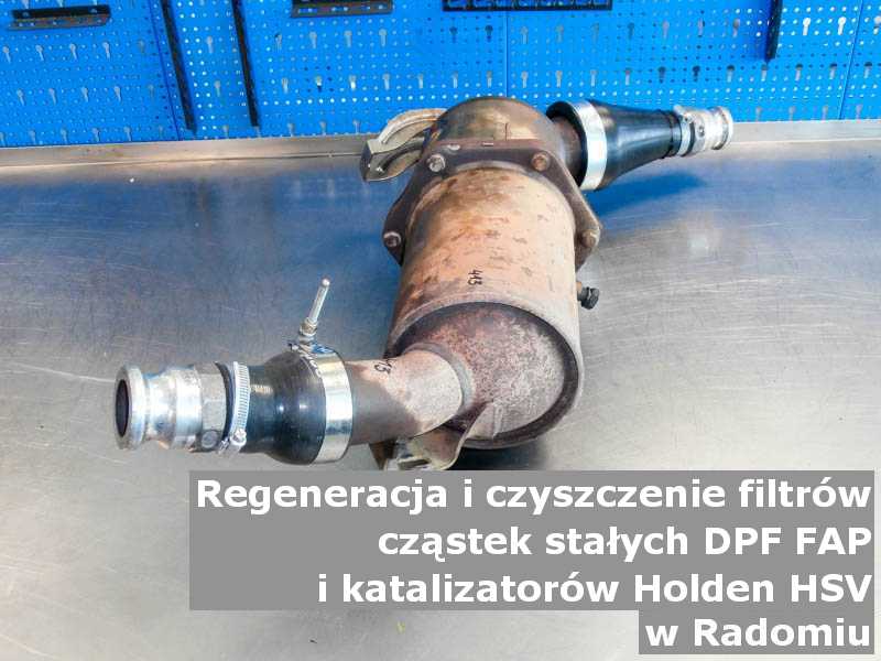 Oczyszczony filtr cząstek stałych FAP marki Holden (HSV), w pracowni, w Radomiu.