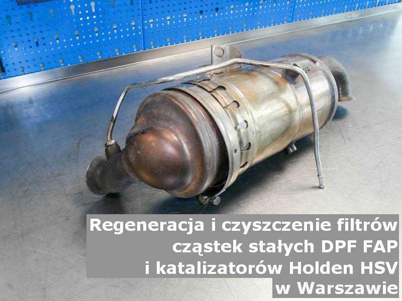 Wypalony filtr cząstek stałych FAP marki Holden (HSV), na stole w pracowni regeneracji, w Warszawie.