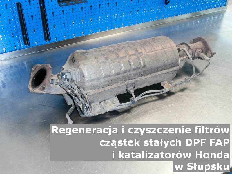 Naprawiany filtr DPF marki Honda, w warsztatowym laboratorium, w Słupsku.