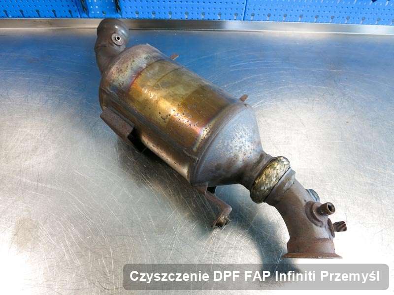 Filtr DPF do samochodu marki Infiniti w Przemyślu oczyszczony na specjalnej maszynie, gotowy do montażu