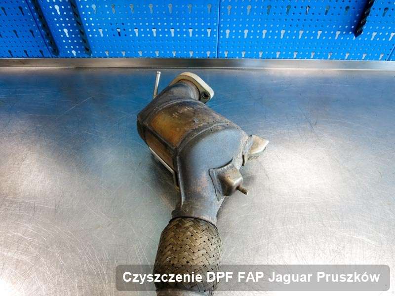 Filtr FAP do samochodu marki Jaguar w Pruszkowie zregenerowany na dedykowanej maszynie, gotowy do wysyłki