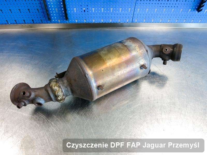 Filtr DPF i FAP do samochodu marki Jaguar w Przemyślu wyczyszczony na specjalnej maszynie, gotowy spakowania