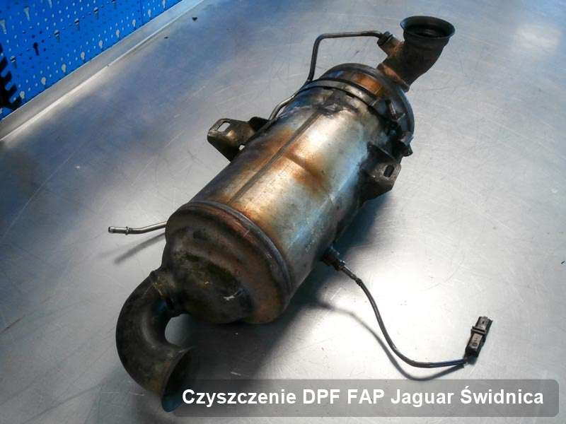 Filtr cząstek stałych FAP do samochodu marki Jaguar w Świdnicy oczyszczony w dedykowanym urządzeniu, gotowy spakowania