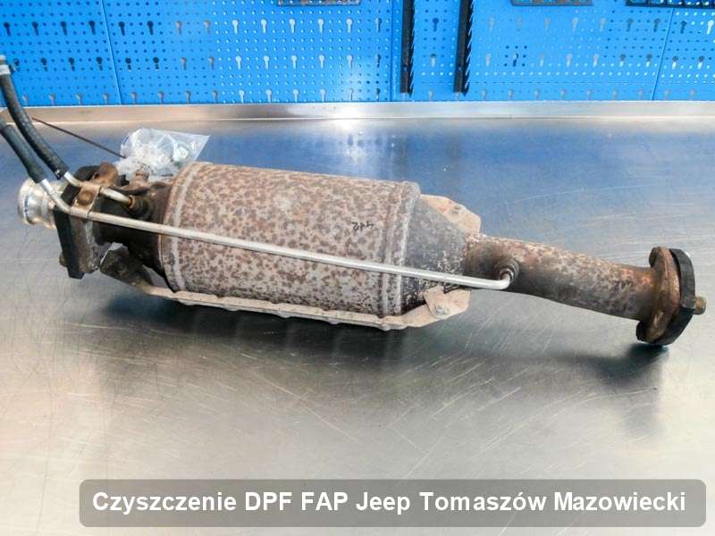 Filtr cząstek stałych DPF do samochodu marki Jeep w Tomaszowie Mazowieckim oczyszczony na odpowiedniej maszynie, gotowy do zamontowania