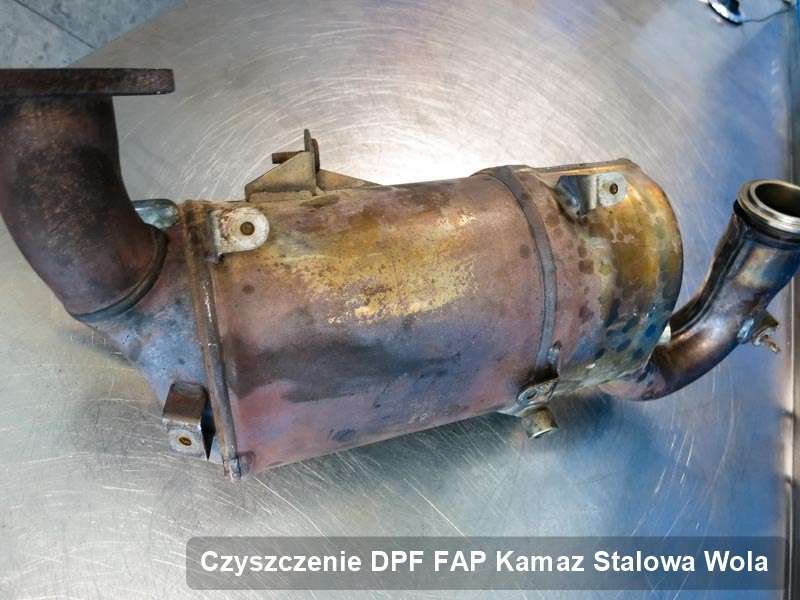 Filtr DPF układu redukcji emisji spalin do samochodu marki Kamaz w Stalowej Woli wypalony na odpowiedniej maszynie, gotowy do zamontowania