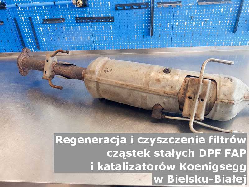 Wypalony z sadzy katalizator marki Koenigsegg, w pracowni regeneracji, w Bielsku-Białej.